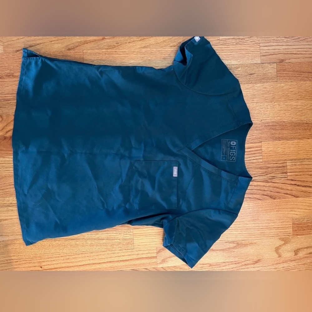 Small FIGS top
